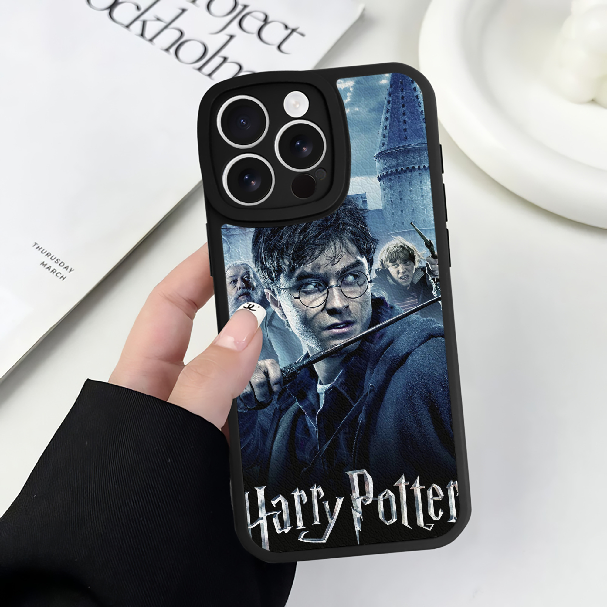（画像用） Harry Potter ハリー・ポッターシリーズ 【iPhone 16シリーズ対応】シリコンスマホケース（レザー調） 材質：シリコン